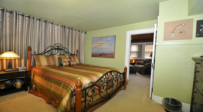 Avenue Hotel Bed and Breakfast - The Pawnee Room