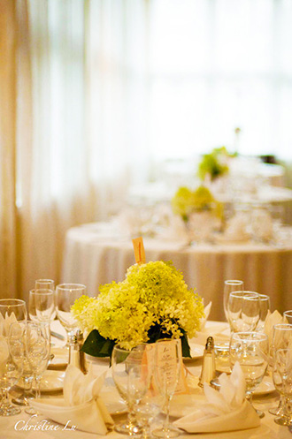 simple floral centerpiece - DACOR Bacon House