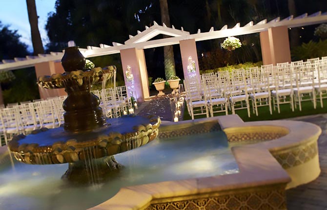 The Vinoy Renaissance St. Petersburg Resort & Golf Club wedding ceremony exterior fountain