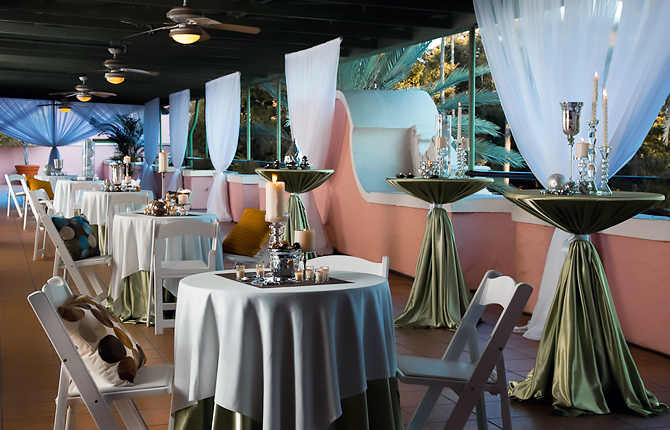 The Vinoy Renaissance St. Petersburg Resort & Golf Club wedding reception tables patio