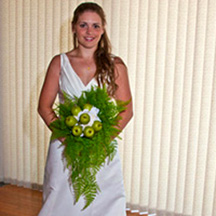 Photographic Pages - Bride with apple bouquet
