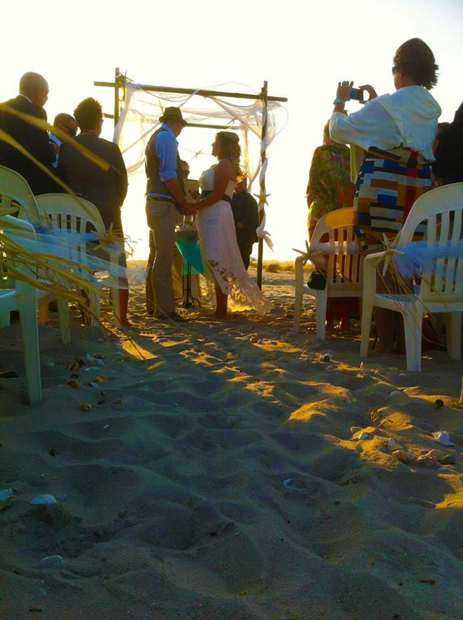 Crystal Mary Us - Wedding ceremony at sunset on the beach