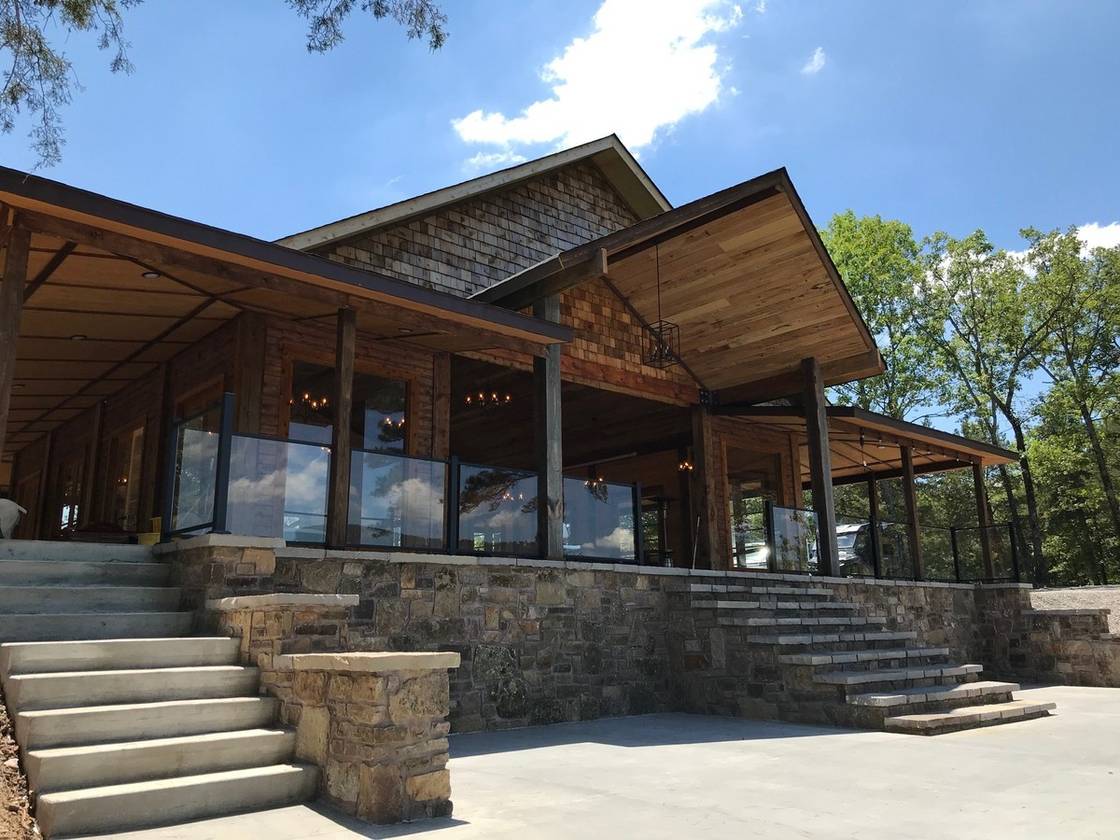 Horsehead Lake Lodge and Event Center
Clarksville, Arkansas LGBT Wedding Packages