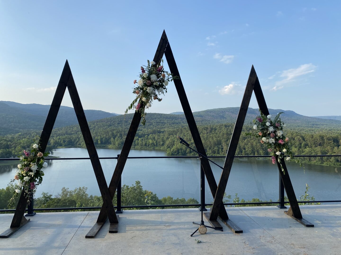 Horsehead Lake Lodge and Event Center
Clarksville, Arkansas LGBT Wedding Packages