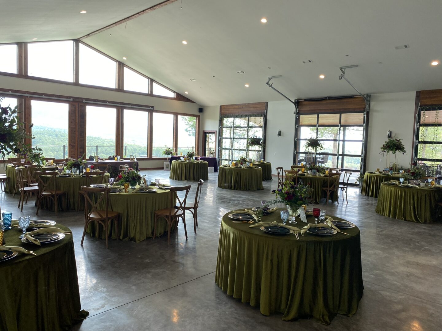 Horsehead Lake Lodge and Event Center
Clarksville, Arkansas LGBT Wedding Packages