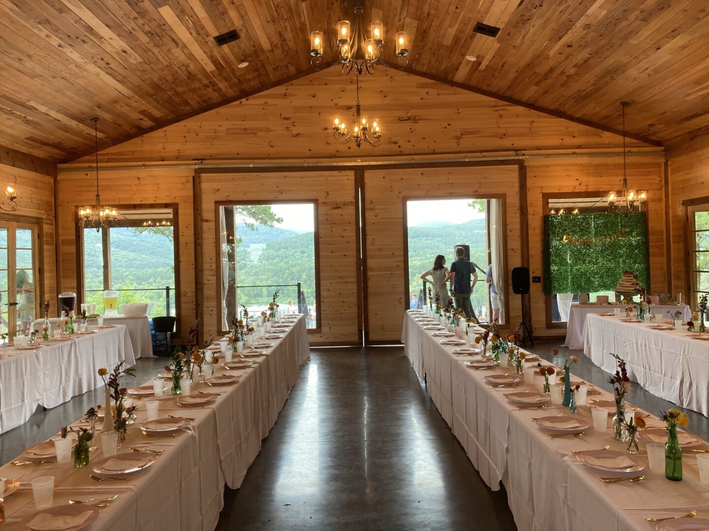 Horsehead Lake Lodge and Event Center
Clarksville, Arkansas LGBT Wedding Packages