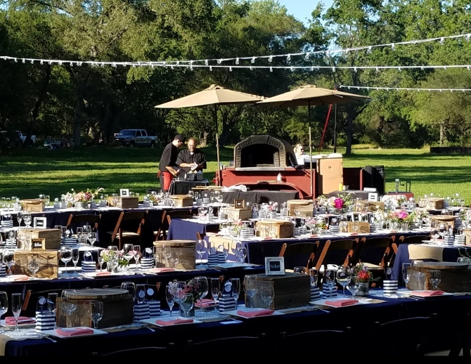Bella Familia Woodfired Pizza
Northern California LGBT Wedding Caterer
Loomis, CA 
