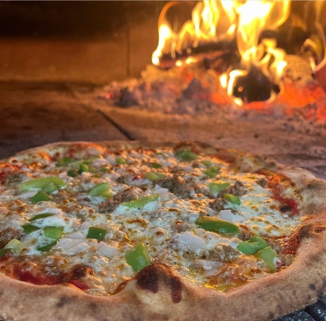 Bella Familia Woodfired Pizza
Northern California LGBT Wedding Caterer
Loomis, CA 
