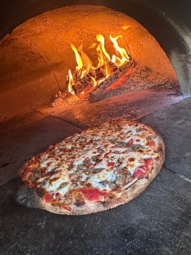 Bella Familia Woodfired Pizza
Northern California LGBT Wedding Caterer
Loomis, CA 
