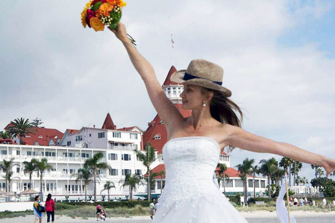 Bride in Cowboy Hat - Ceremonies DeVie