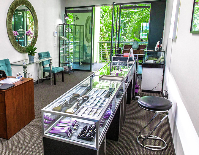 Redmond Diamond Center 
Carlsbad, CA LGBT-Friendly Wedding Jewelry Designer - Redmond Diamond Center
