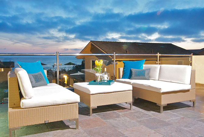 Seven4one - outdoor seating overlooking the beach