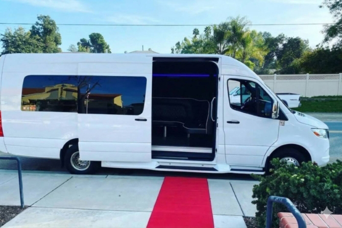 Starlite Limousines 
San Diego, California LGBTQ Wedding Limousine Services
