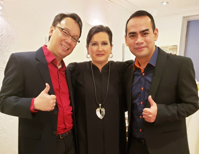 Toronto LGBT Wedding Officiant - Toronto Wedding Ceremonies - Paula Da Nova