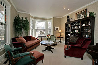 Avenue Hotel Bed and Breakfast - Sitting room with wood floors