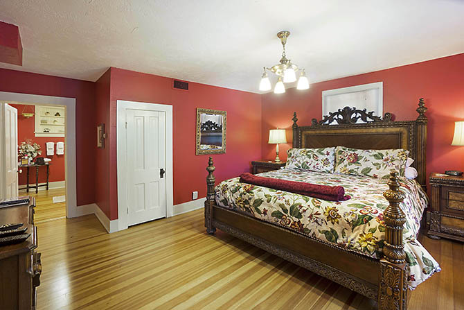 Avenue Hotel Bed and Breakfast - Pikes Peak Room