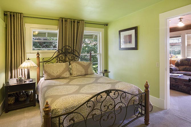Avenue Hotel Bed and Breakfast - The Midland Room