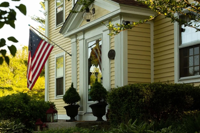 Stonecroft Inn
Mystic, Connecticut LGBT Wedding Reception Venue  
