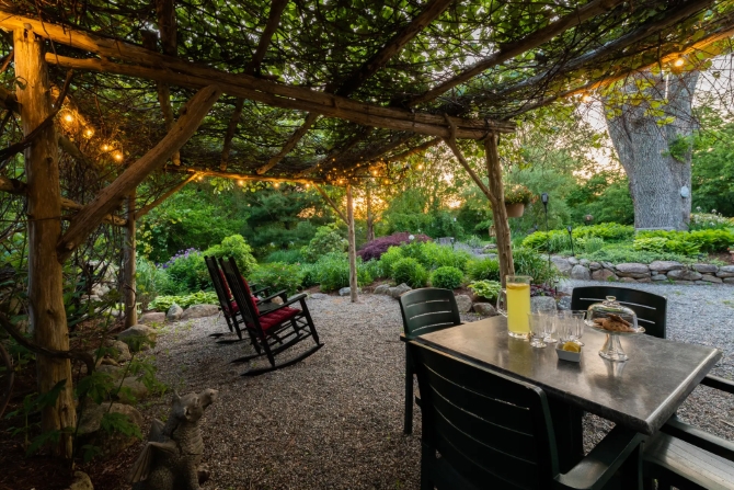 Stonecroft Inn
Mystic, Connecticut LGBT Wedding Reception Venue  
