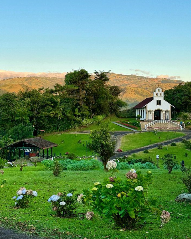Villa Blanca Cloud Forest Hotel + Retreat
San Ramon, Costa Rica LGBTQ Destination Weddings & Honeymoons