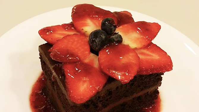 On the Go Gourmet Tampa, Florida Wedding Catering strawberry chocolate cake