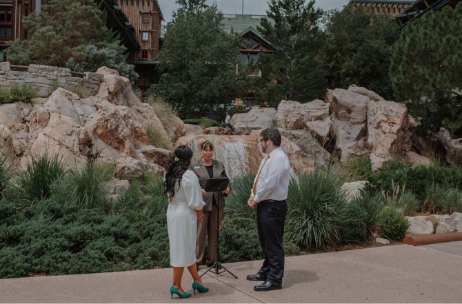Orlando Celebrant
Orlando, Florida LGBT Wedding Officiant

