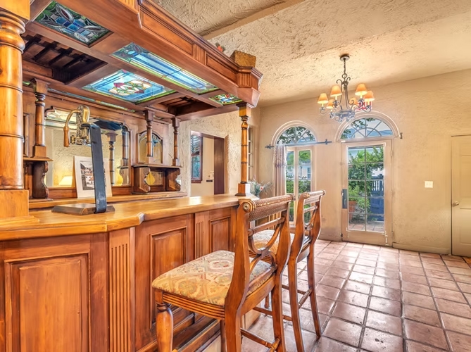 Young Mansion & Gardens
Hollywood, Florida LGBT Wedding Mansion
