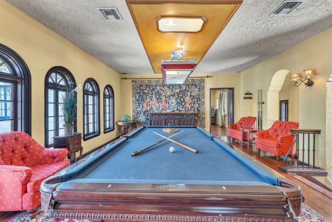 Young Mansion & Gardens
Hollywood, Florida LGBT Wedding Mansion
