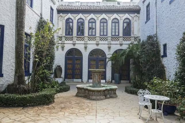 Young Mansion & Gardens
Hollywood, Florida LGBT Wedding Mansion
