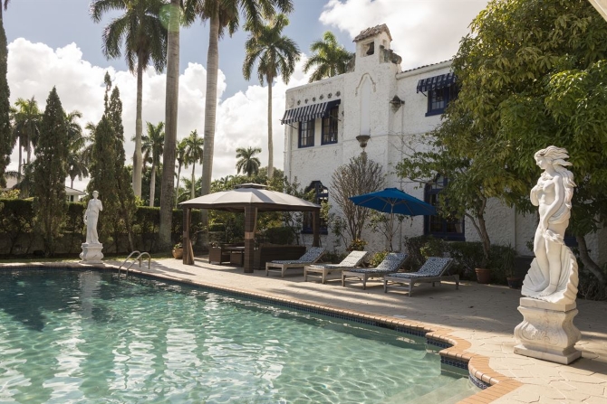 Young Mansion & Gardens
Hollywood, Florida LGBT Wedding Mansion
