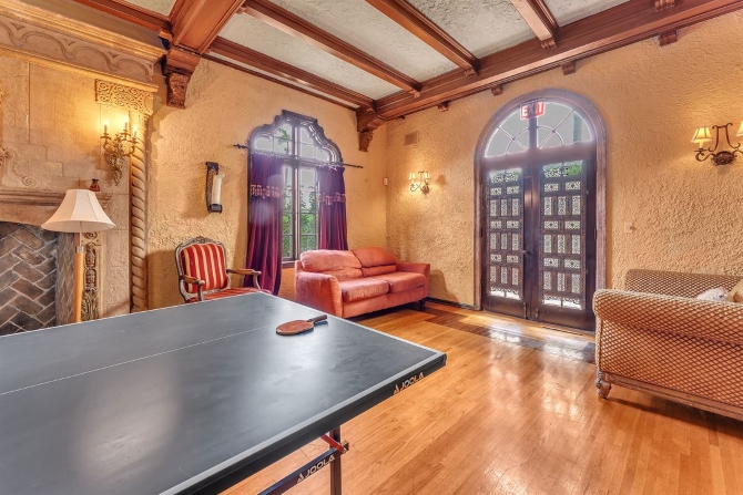 Young Mansion & Gardens
Hollywood, Florida LGBT Wedding Mansion
