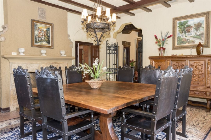 Young Mansion & Gardens
Hollywood, Florida LGBT Wedding Mansion
