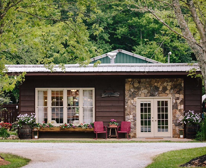Bridal Suite - North Georgia Mountains - LGBT Wedding Venue - Willow Creek Farm