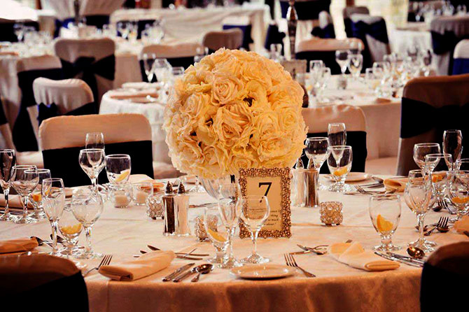 White Rose Table Centerpiece with tables numbers - Eagle Ridge Resort & Spa - 