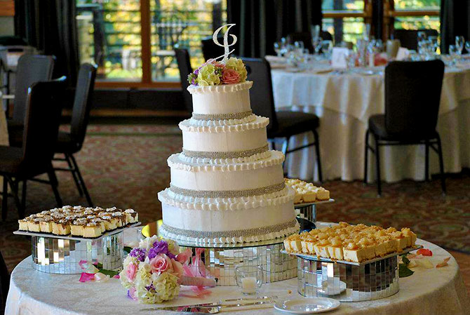 Butter cream wedding cake with bling - Eagle Ridge Resort & Spa -