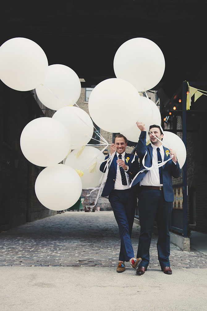 Flow Ceremonies - Gay grooms with balloons