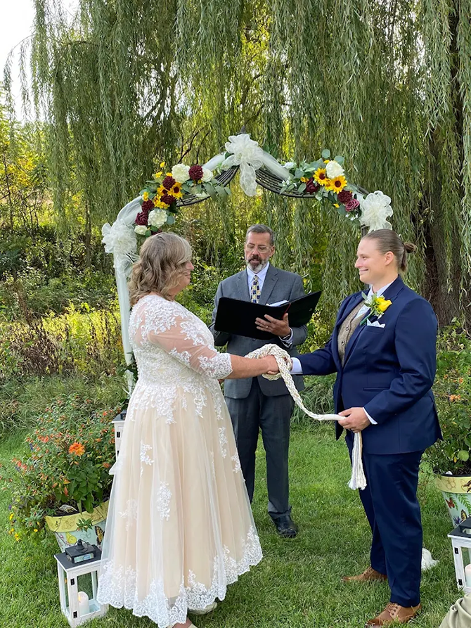 Hawk Valley Retreat and Cottages
Galena, Illinois LGBT Wedding Reception Site
Stress-Free Elopements in Galena, IL - Northwest Illinois Jo-Daviess County
