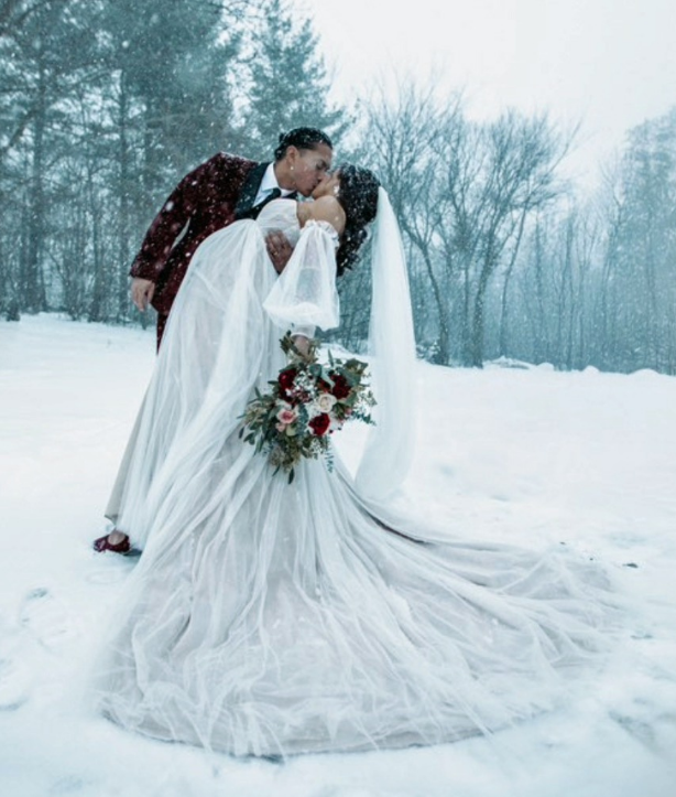 Hawk Valley Retreat and Cottages
Galena, Illinois LGBT Wedding Reception Site
Stress-Free Elopements in Galena, IL - Northwest Illinois Jo-Daviess County

