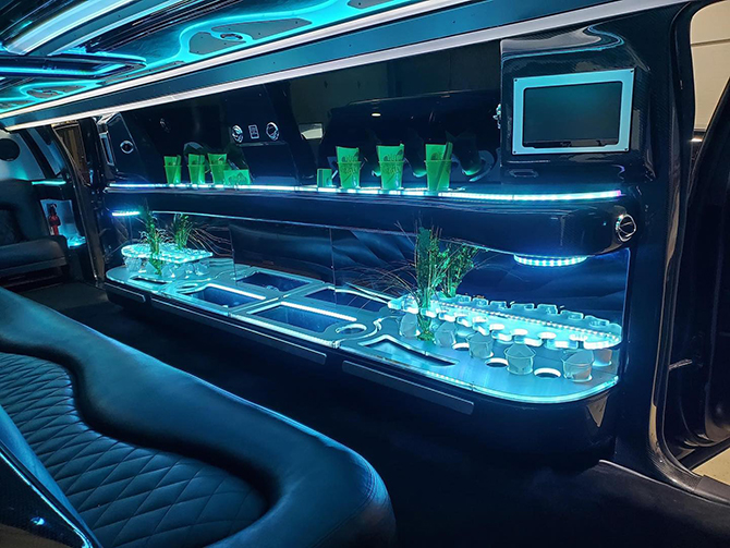 Aadvanced Limousines
Indianapolis, Indiana LGBT-Owned Wedding Limousine Business