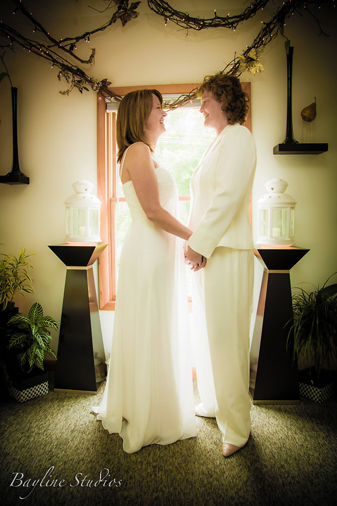 https://www.engaygedweddings.com/images-lgbt-weddings/maryland-lgbt-weddings/bayline-studios/670-bayline-studios-lesbians-in-white.jpg