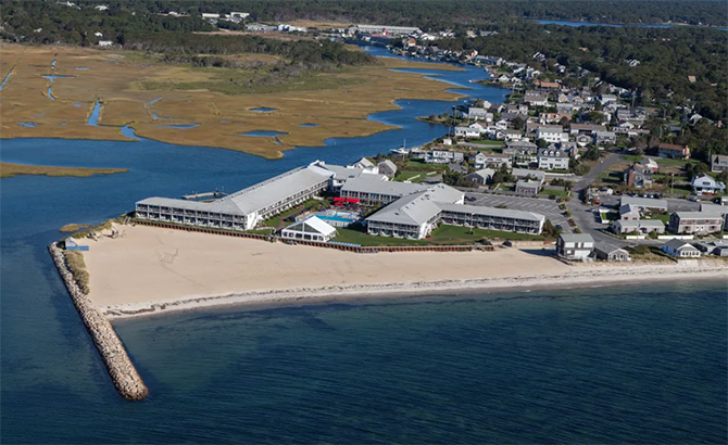 Red Jacket Beach Resort
Yarmouth, Massachusetts LGBT Wedding Reception Venue