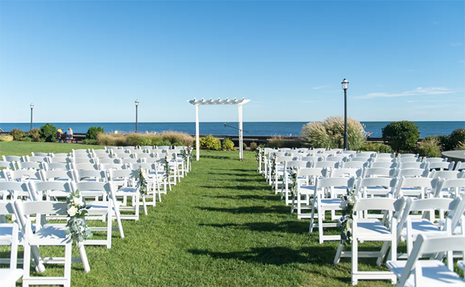 Red Jacket Beach Resort
Yarmouth, Massachusetts LGBT Wedding Reception Venue