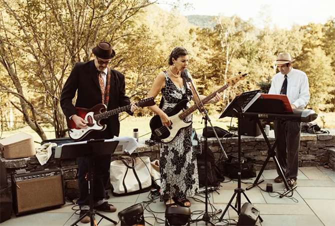 Boston, MA LGBT Wedding Dance Band - the O-Tones