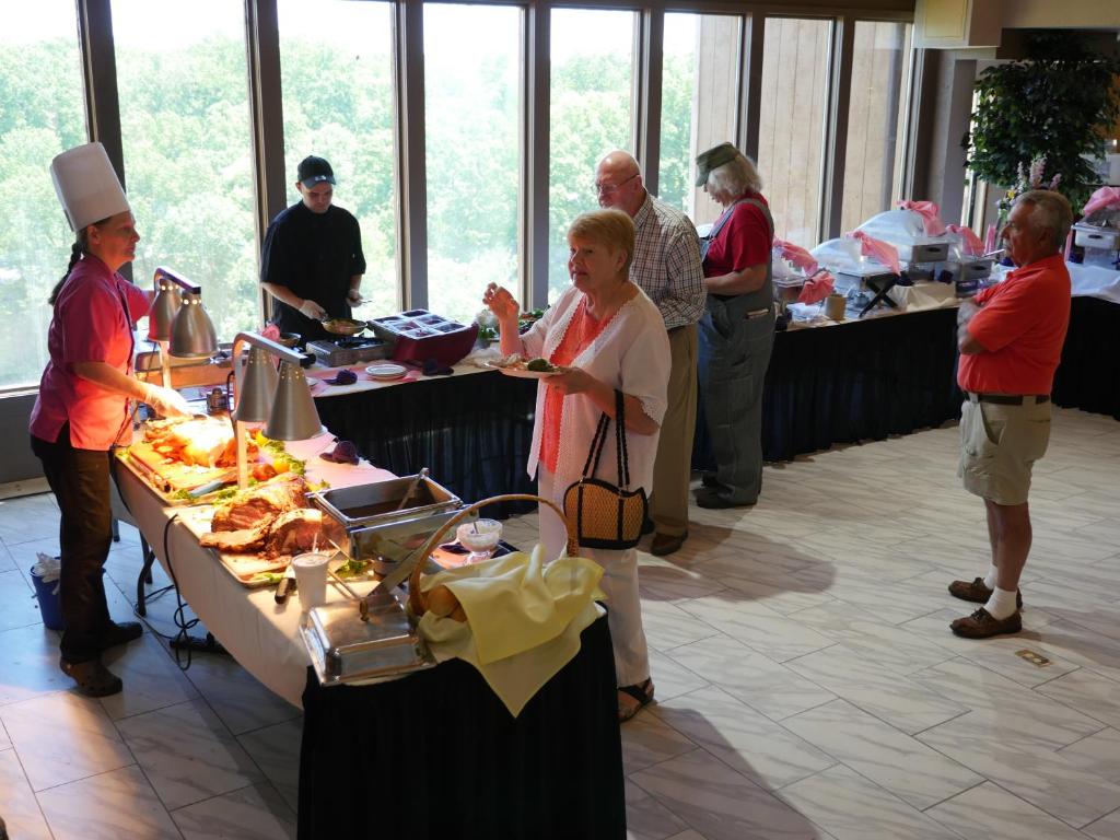Inn at Grand Glaize
Osage Beach, Missouri LGBT Wedding Packages
Lake of the Ozarks, Osage Beach, MO, Fun Lake
