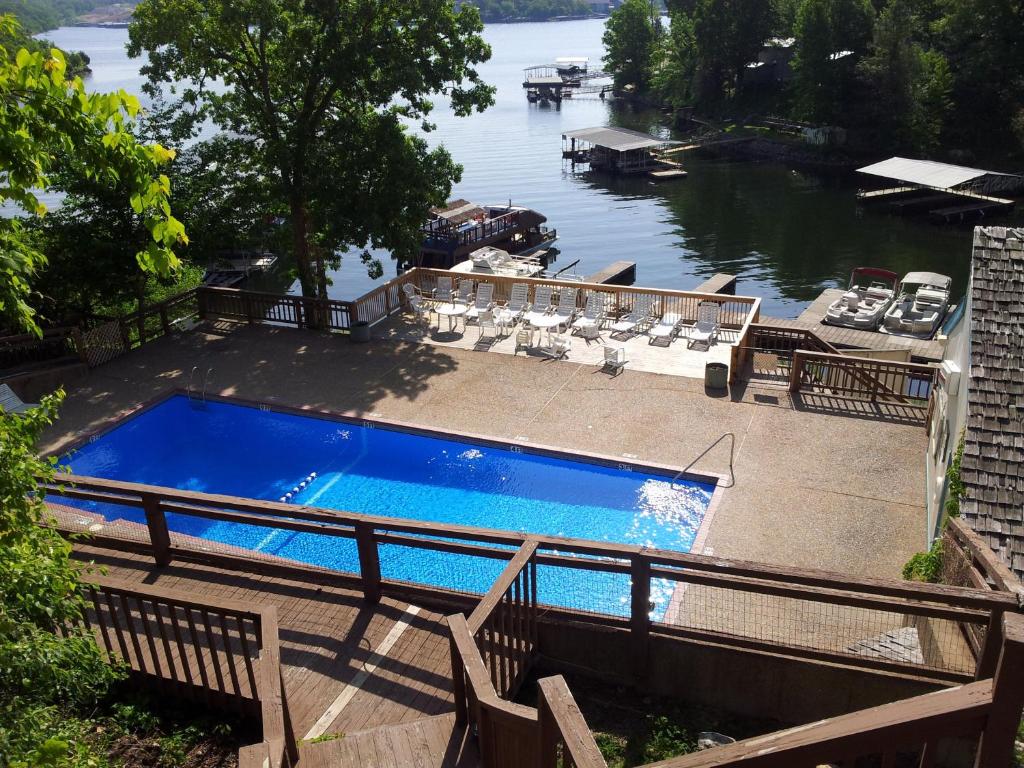 Inn at Grand Glaize
Osage Beach, Missouri LGBT Wedding Packages
Lake of the Ozarks, Osage Beach, MO, Fun Lake
