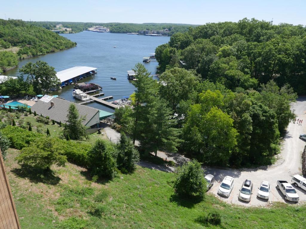 Inn at Grand Glaize
Osage Beach, Missouri LGBT Wedding Packages
Lake of the Ozarks, Osage Beach, MO, Fun Lake
