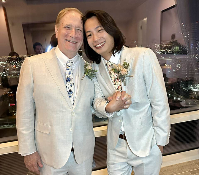 The Mobile Minister Las Vegas -
Las Vegas, Nevada LGBT Wedding Minister