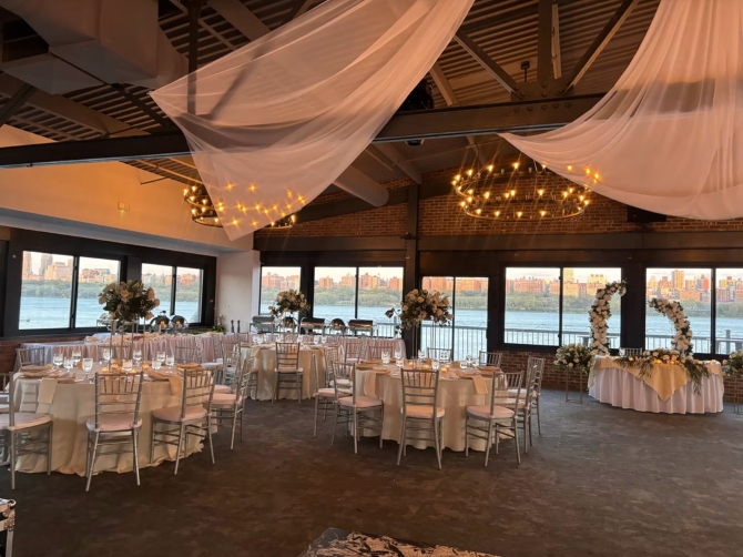AcQuA Catering and Events
Edgewater, New Jersey LGBT Wedding Reception Venue & Catering Services

