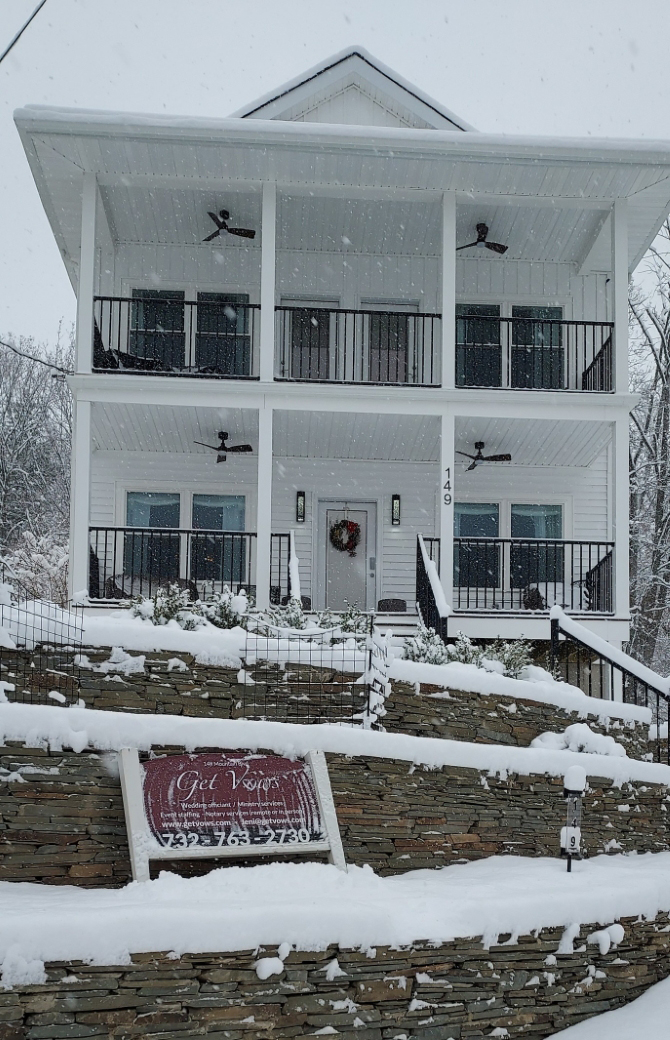 Get Vows
LGBT Wedding Officiant Serving Northern New Jersey & New York City
Lakeside wedding chapel 

