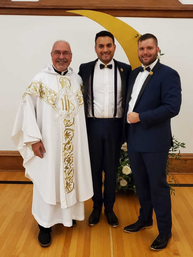 Abundant Blessings Wedding Officiant 
Albuquerque, New Mexico LGBT Wedding Officiant
